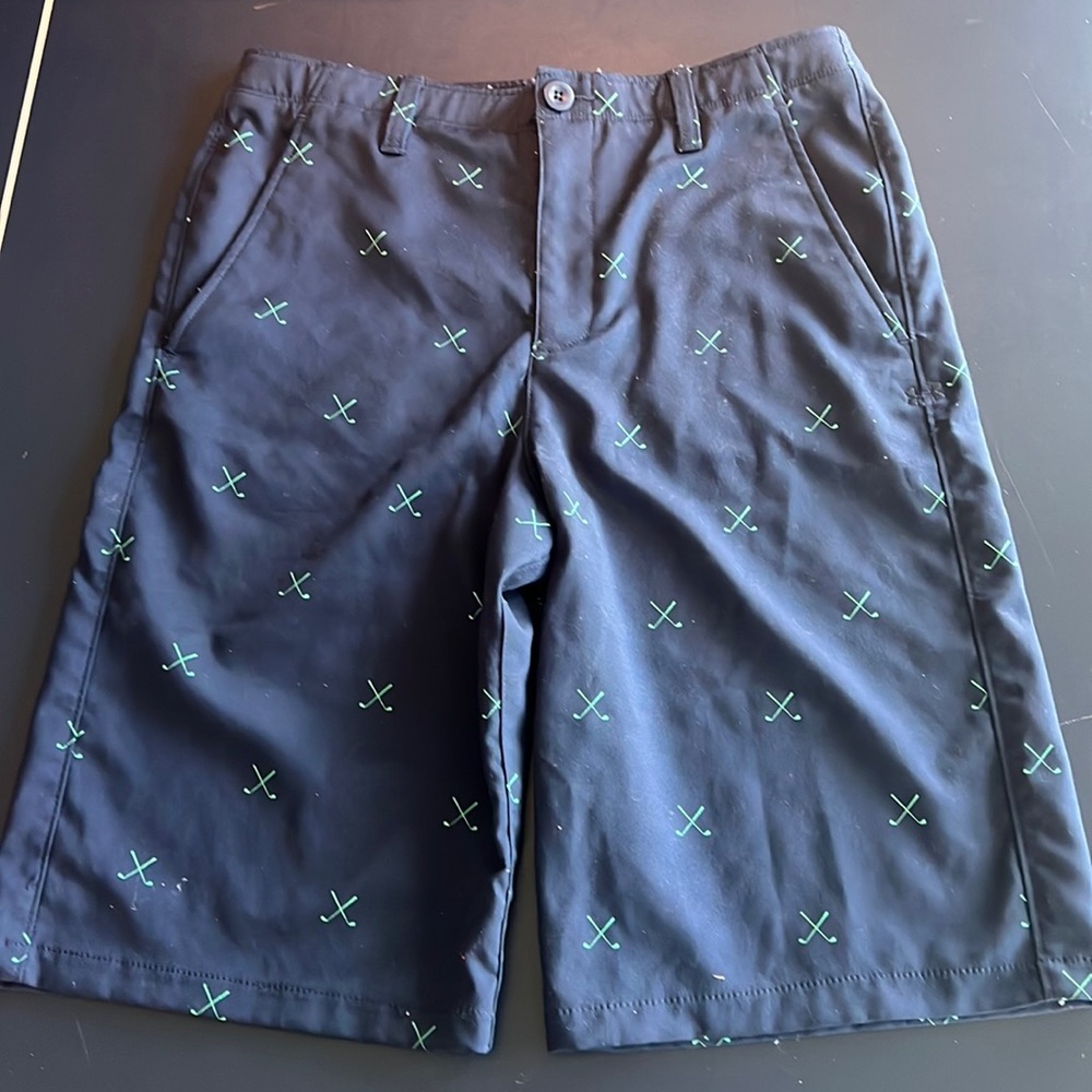 Under Armour golf shorts size 18